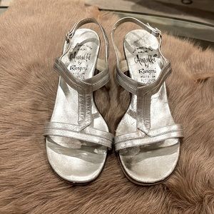 Vintage 1960’-1970s silver leather shoes size 7